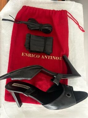 Vintage Enrico Antinori Black Leather strapped Heels
